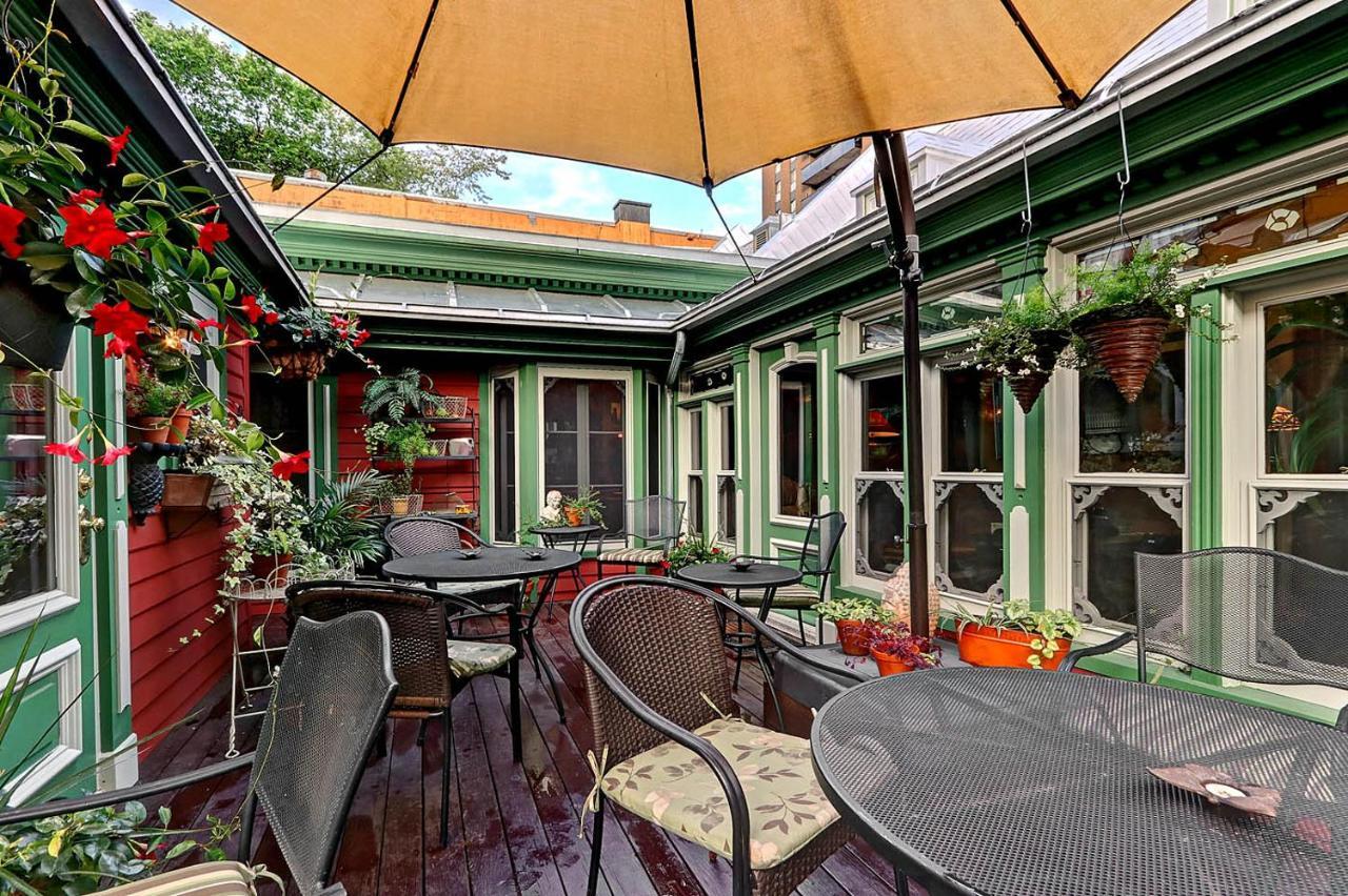J.a Moisan Bed & Breakfast